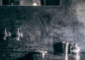 Rola umywalek ze stali nierdzewnej w przemyśle